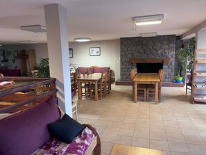 Interior - 4-Person Apartment with Pool in Super-Besse (Besse-et-Saint-Anastaise-Super Besse)