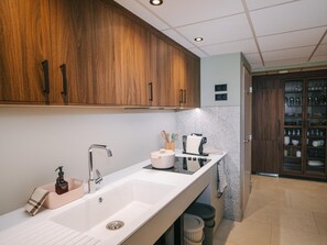 Køleskab, mikrobølgeovn, ovn, opvaskemaskine