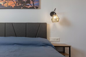 1 bedroom, travel cot, free WiFi, bed sheets