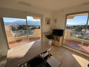 Dining - Cozy apartment for 2 in Argelès-sur-Mer, 50m from beach, with parking (Argelès-sur-Mer)