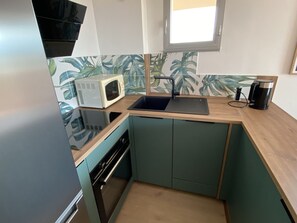 Fridge, microwave, oven, stovetop - Cozy apartment for 2 in Argelès-sur-Mer, 50m from beach, with parking (Argelès-sur-Mer)