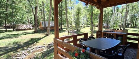 屋外ダイニングエリア