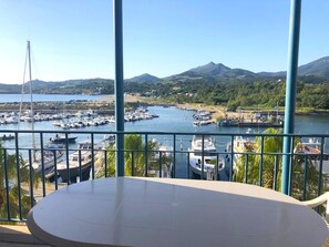 Outdoor dining - 6-Person Apartment at the Port with Private Parking (Argelès-sur-Mer)