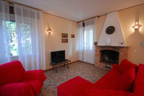 TV - Holiday home with parking (Lignano Sabbiadoro)