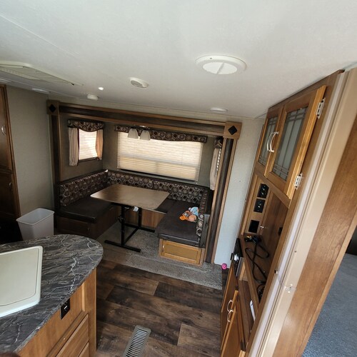 RV - Hwy 59N - Quiet Spot for Workers Keystone Bunkhouse w outdoor kitchen.