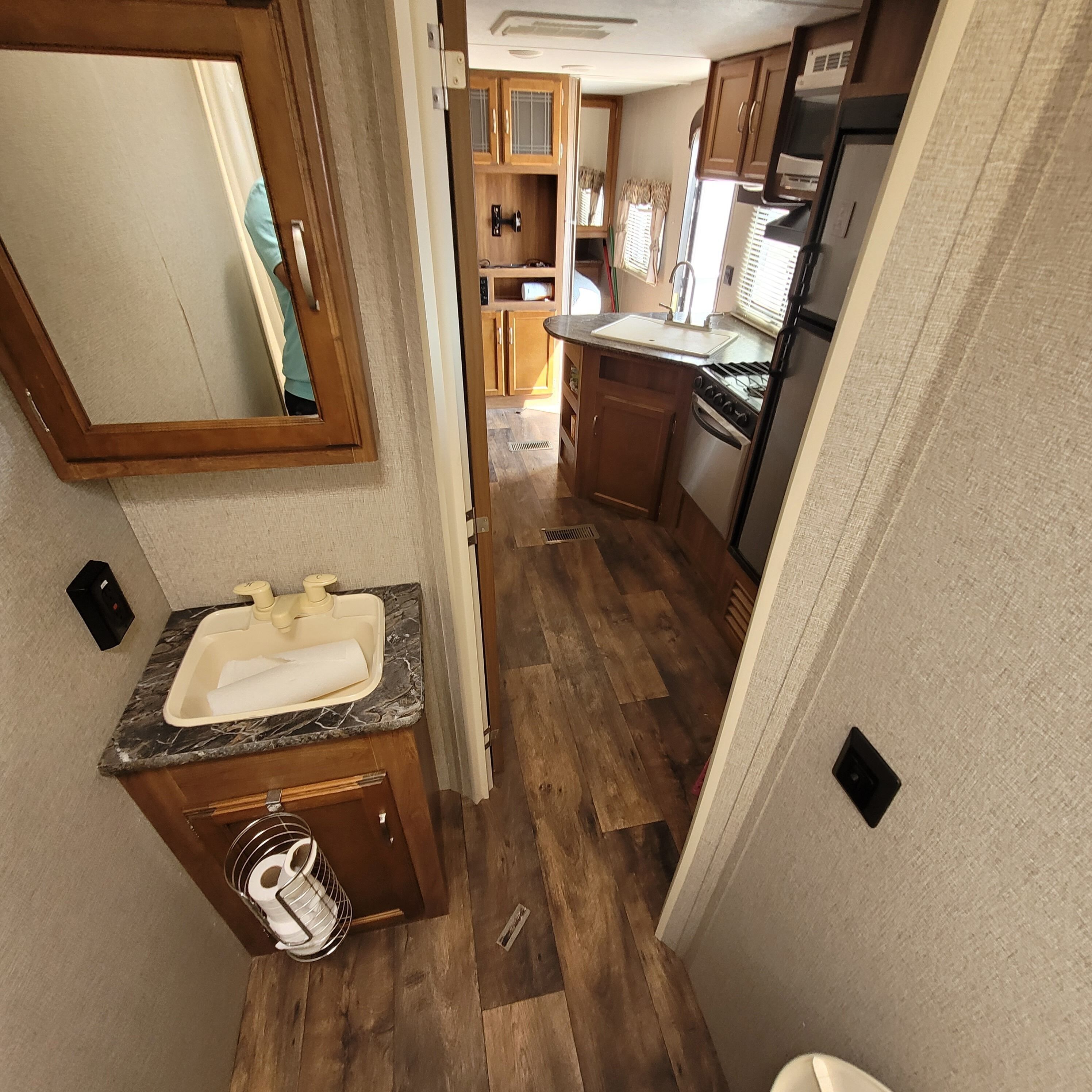 Toalhas de banho, papel higiênico