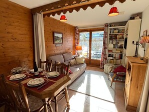 TV - Charming 3-Room South, Pool & Pets Allowed (Samoëns)