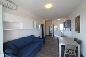 TV - Holiday apartment mit Pool und Meerblick (Lignano Sabbiadoro)