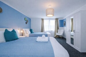 1 bedroom, iron/ironing board, travel cot, free WiFi - Media City 2 Beds & Free Parking (Salford)