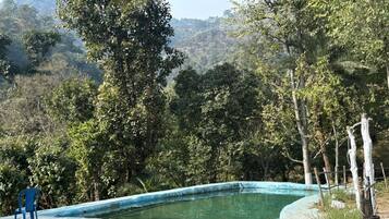 15 innendørsbassenger og 15 utendørsbassenger