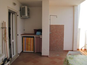 Interni