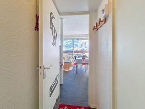 Interior - Cozy apartment in Les Menuires, at the foot of the slopes with balcony (Les Menuires)