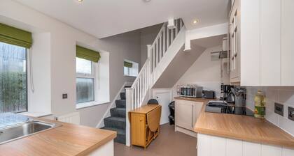 Burnside Hideaway is a stylish two-bedroom, two-bathroom property located in the heart of Dornoch. Finished with a modern design while retaining a comfortable, welcoming feel, it offers the perfect home-away-from-home for guests.