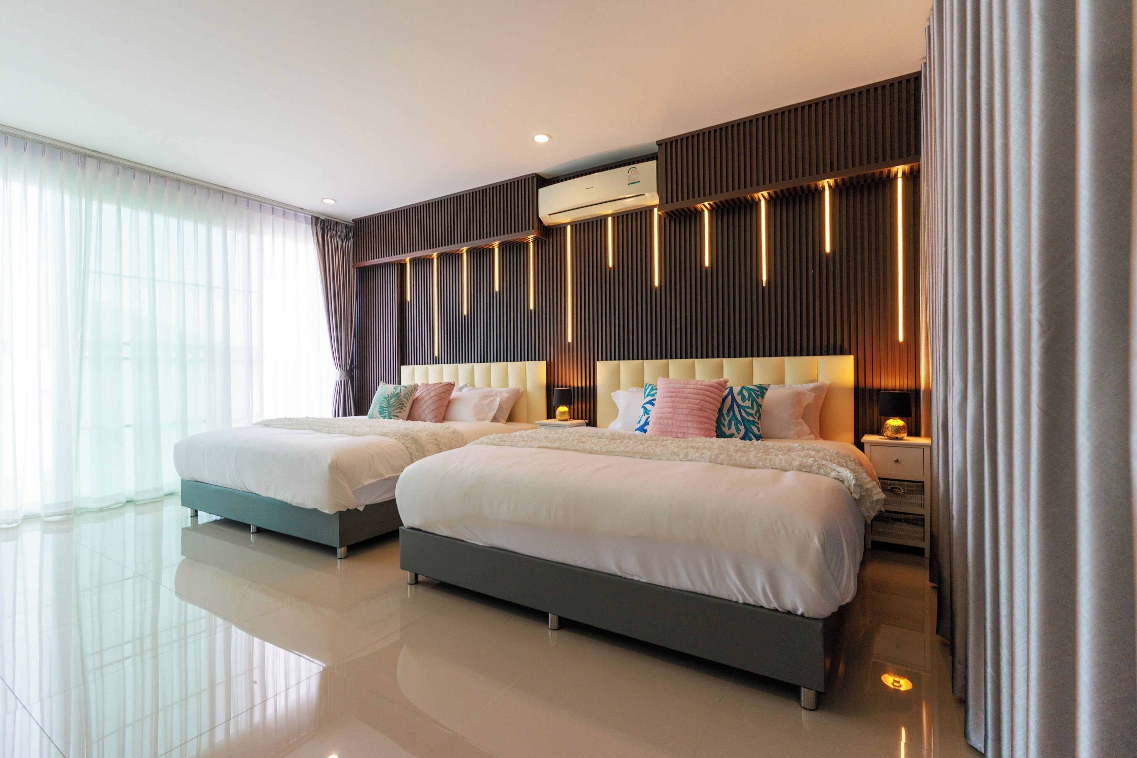 办公桌、熨斗/熨衣板、免费 WiFi、床单