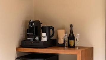 Deluxe Double Room, Non Smoking, Balcony | Interior