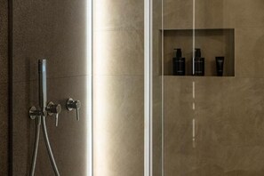 Deluxe Double or Twin Room, Balcony | Bathroom | Bathrobes, slippers