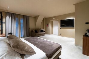 Deluxe-Doppelzimmer, Nichtraucher, Balkon | Zimmersafe, Verdunkelungsvorhänge, schallisolierte Zimmer