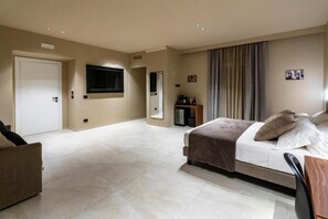 Deluxe-Doppelzimmer, Nichtraucher, Balkon | Zimmersafe, Verdunkelungsvorhänge, schallisolierte Zimmer