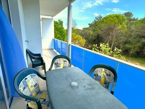 Outdoor dining - Holiday apartment with a view of the pine forest (Bibione)