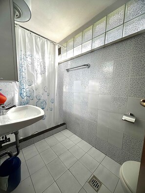Bathroom - Holiday apartment with private garden (Bibione)