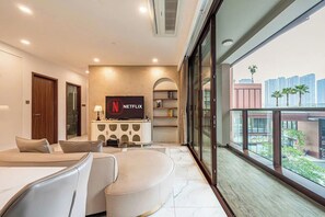 Leilighet – deluxe, 2 soverom, balkong | Lobby