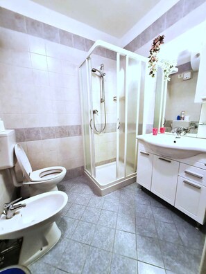 Bathroom - Holiday apartment with private garden (Bibione)