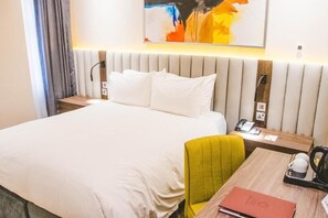 Pengeskab på værelset, skrivebord, lydisolering, gratis Wi-Fi