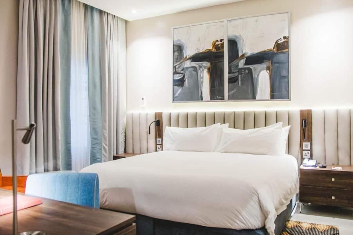 Basic-enkeltværelse - byudsigt | Pengeskab på værelset, skrivebord, lydisolering, gratis Wi-Fi