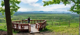 Holiday apartment with large terrace and panoramic view of the lake