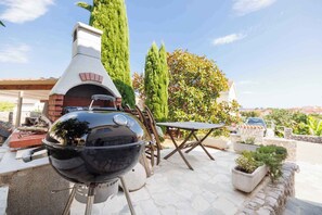 Outdoor dining - Holiday apartment KRK MARKIC RESIDENCE (Krk)