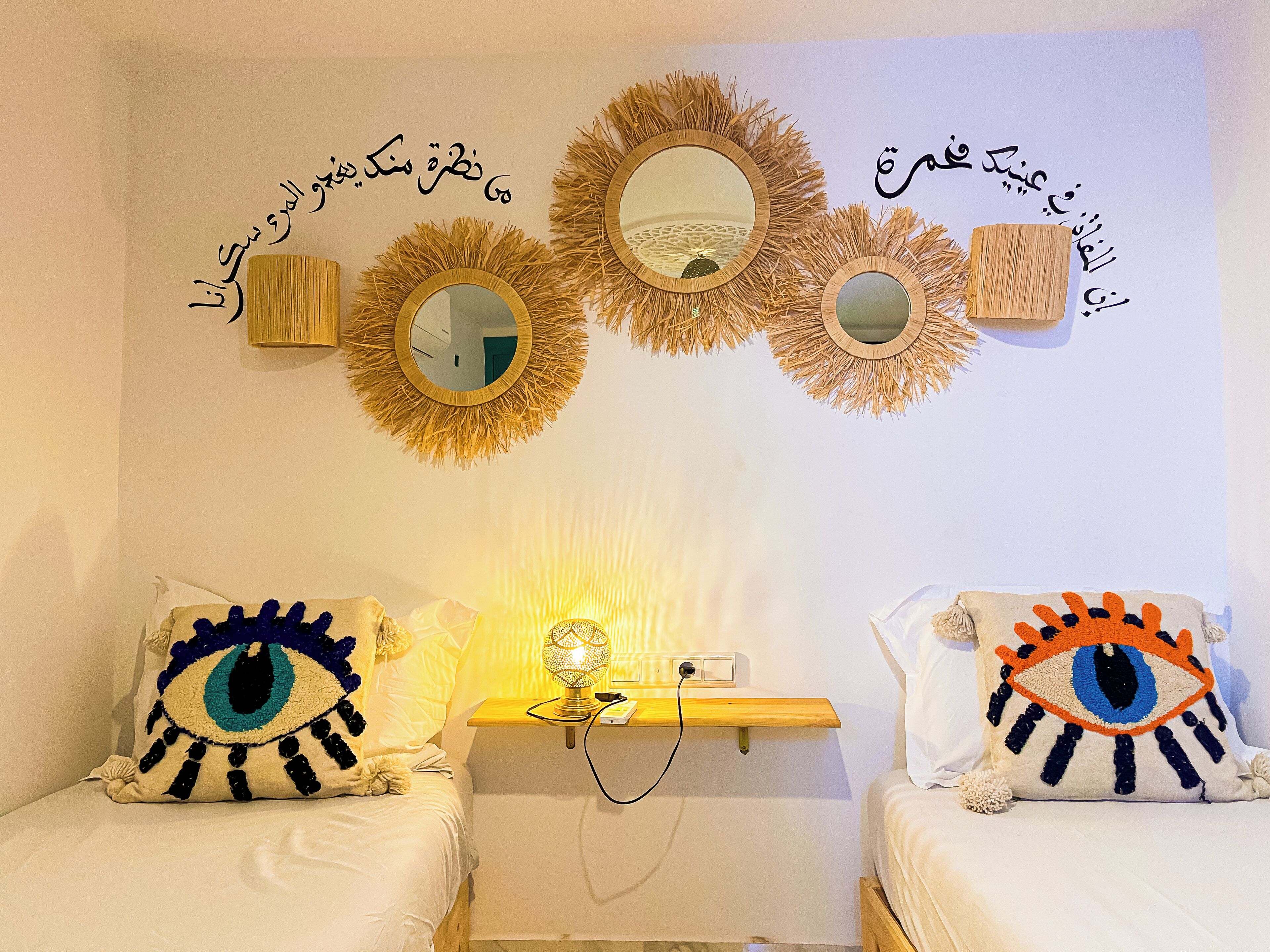 Traditional-Haus, Braillebeschilderung, Balkon | Laptopgeeigneter Arbeitsplatz, kostenloses WLAN