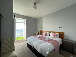 Quarto casal ou duplo, sacada, vista para o mar | Wi-Fi de cortesia