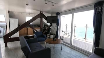 Superior-Apartment, Meerblick | Wohnbereich