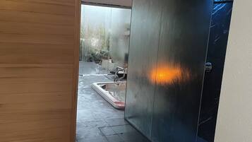 Turkish bath/hammam, hydrotherapy, aromatherapy