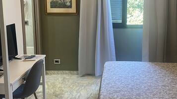 Doppelzimmer, Gartenblick | Schreibtisch, Verdunkelungsvorhänge, kostenloses WLAN