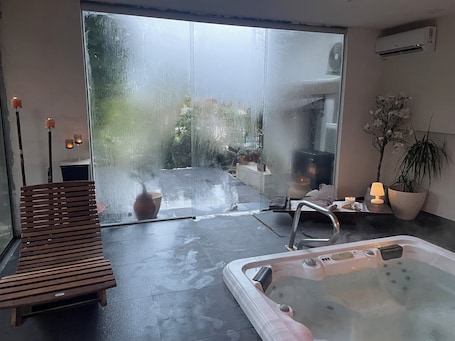 Turkish bath/hammam, hydrotherapy, aromatherapy. Etna Petit relais