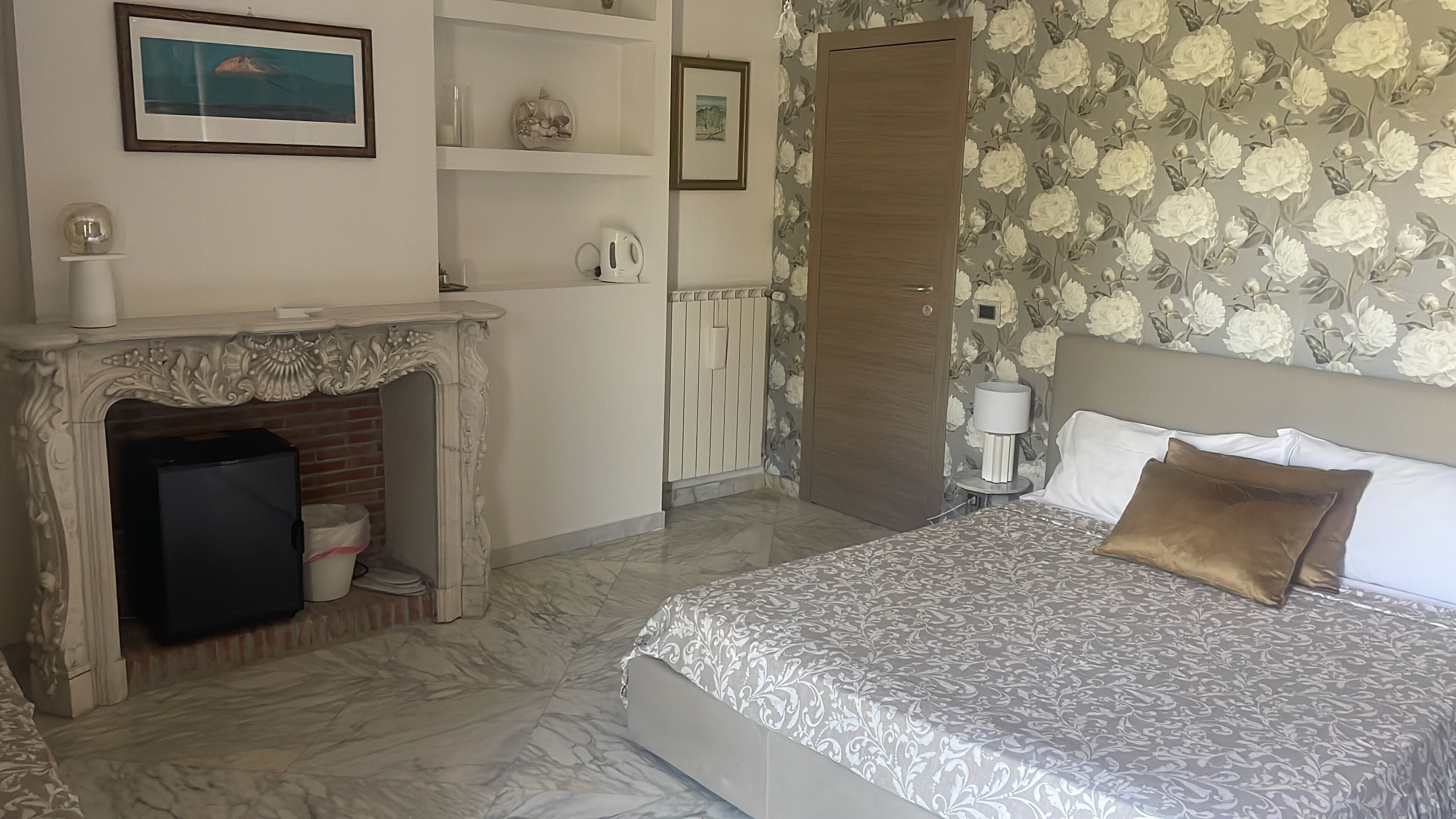 Escritorio, cortinas blackout y wifi gratis 