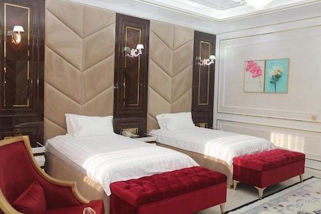 Caja de seguridad en la habitación y escritorio . Hotel Safo Dushanbe