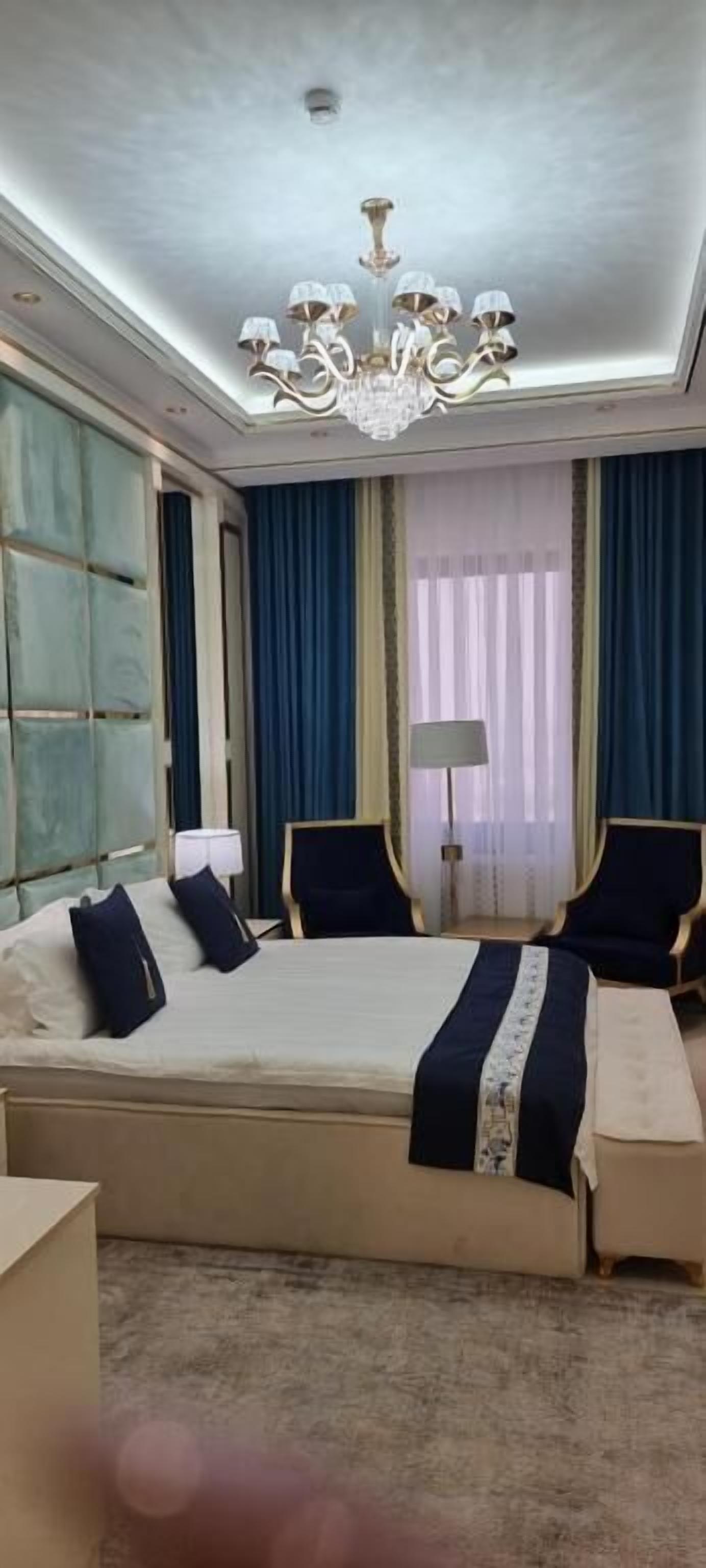 Habitación individual estándar, vista a la ciudad | Caja de seguridad en la habitación y escritorio 