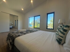4 bedrooms, desk, iron/ironing board, free WiFi