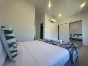 4 bedrooms, desk, iron/ironing board, free WiFi