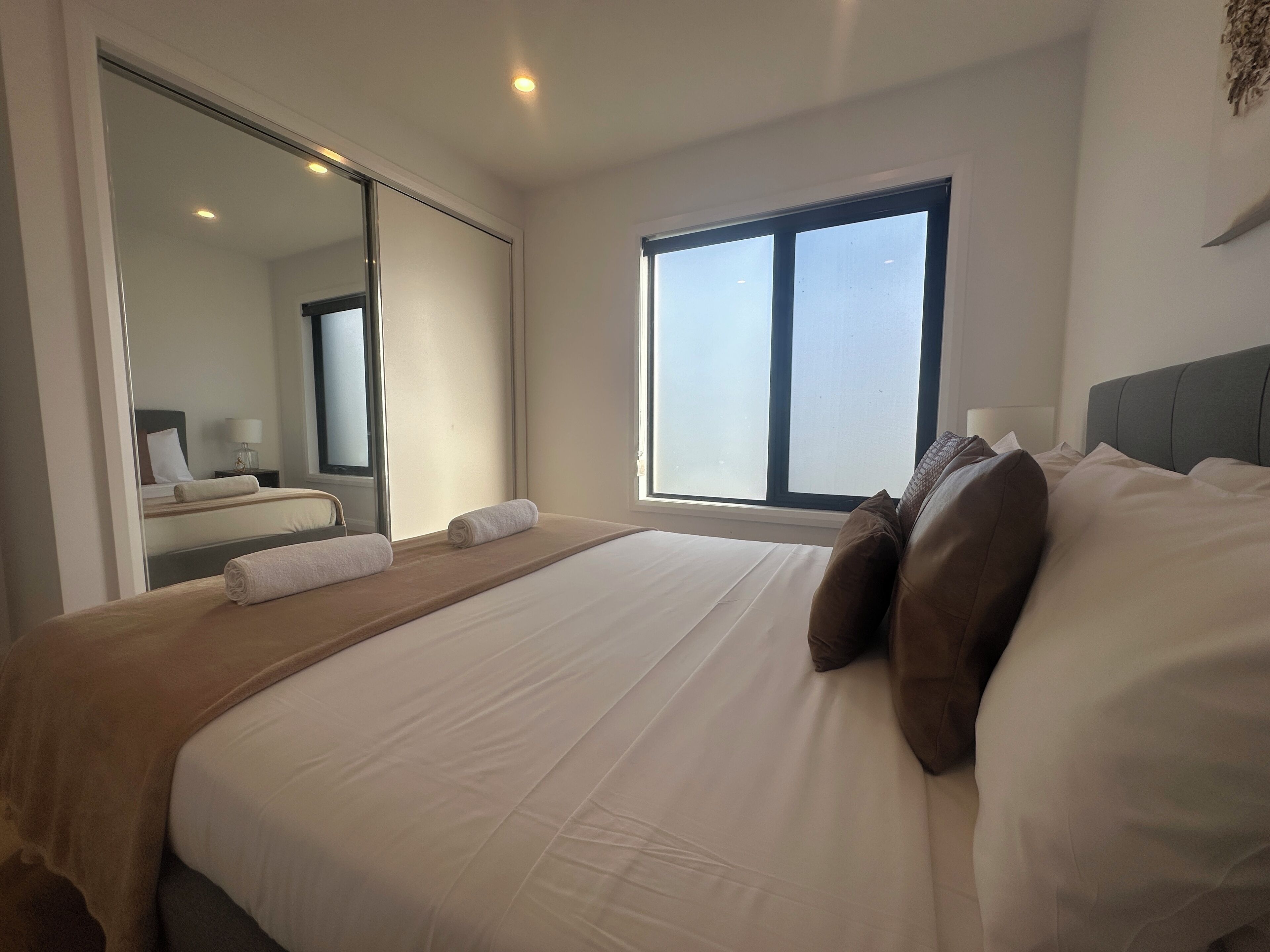 4 habitaciones, escritorio, tabla de planchar con plancha y wifi gratis 