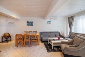 TV - Holiday Flat Guesthouse Apartment Halilagic (Krk)