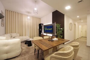 Luxury Apartment, 2 Bedrooms, Balcony, Pool View | Interior - Silk Valley-Chic 2B in Dubai Town Square (Dubai)