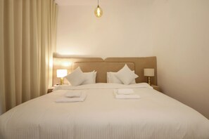 Luxury Apartment, 2 Bedrooms, Balcony, Pool View | Laptop workspace, iron/ironing board, free WiFi - Silk Valley-Chic 2B in Dubai Town Square (Dubai)