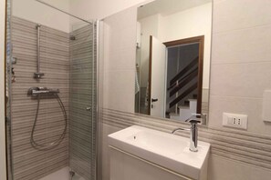 Bathroom - Holiday apartment with air conditioning, garden and terrace (Lignano Sabbiadoro)