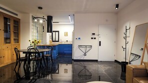 Dining - Spacious 5-Room Apartment Near the Sea – Bat Yam (Bat Yam)