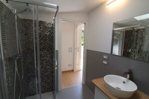 Bathroom - Holiday apartment with air conditioning, terrace and garden (Lignano Sabbiadoro)