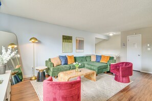 House (4 Bedrooms) | Front of property - Families w/ Pets Welcome! Art Deco Home in Arvada (Arvada)