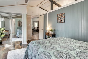 Interior - Waterfront Cottage at Cedar Pines Lake (Lancaster)